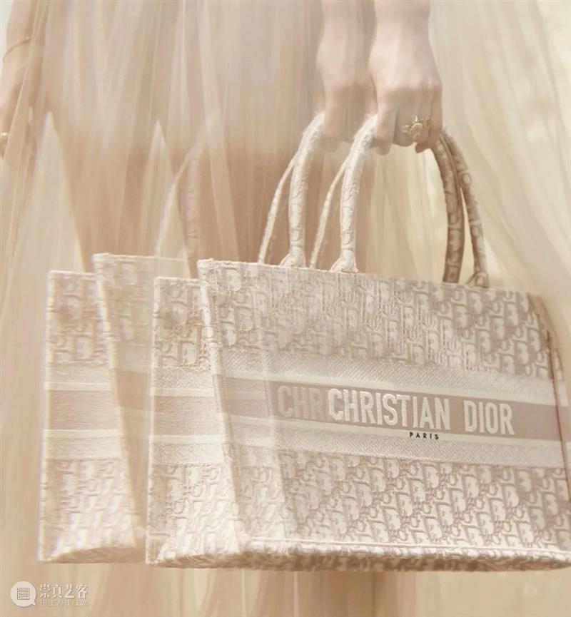 【IFA-时尚资讯】DIOR｜超现实主义的跨界美学 视频资讯 杨钰淇 DIOR 超现实主义 美学 IFA 资讯 早春 成衣 系列 广告 大片 崇真艺客