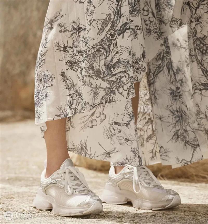 【IFA-时尚资讯】DIOR｜超现实主义的跨界美学 视频资讯 杨钰淇 DIOR 超现实主义 美学 IFA 资讯 早春 成衣 系列 广告 大片 崇真艺客