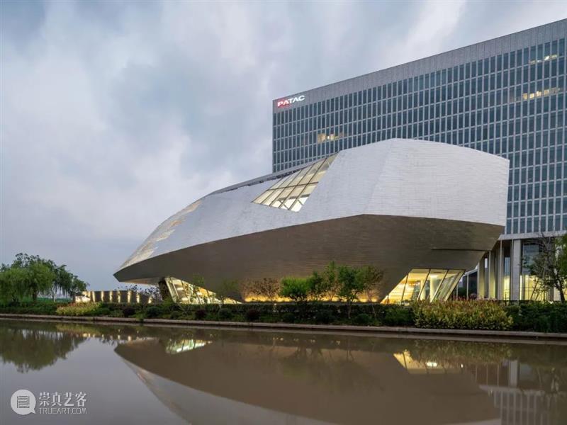 7000块不锈钢板，凯迪拉克上海品牌空间 / Gensler 上海 凯迪拉克 Gensler 品牌 空间 不锈钢板 项目 中国 分部 访客 崇真艺客
