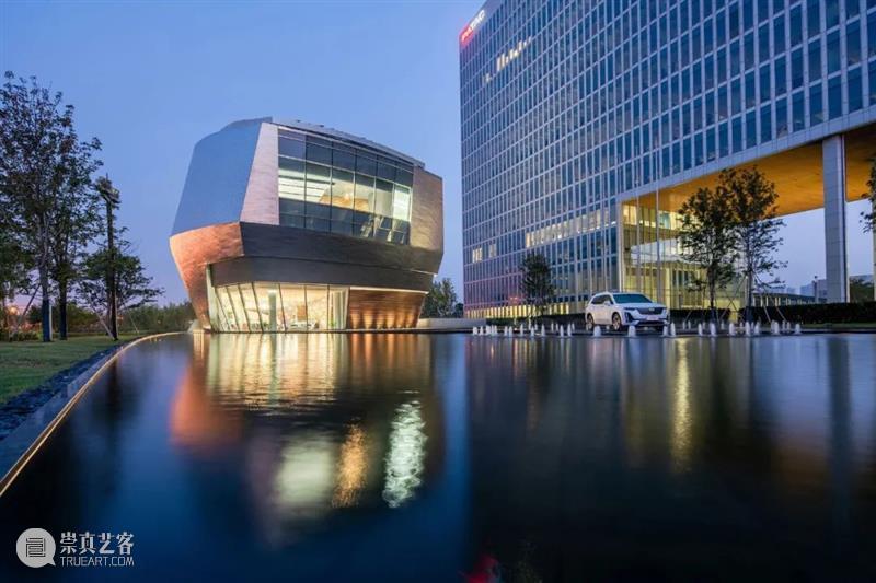 7000块不锈钢板，凯迪拉克上海品牌空间 / Gensler 上海 凯迪拉克 Gensler 品牌 空间 不锈钢板 项目 中国 分部 访客 崇真艺客