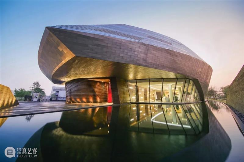 7000块不锈钢板，凯迪拉克上海品牌空间 / Gensler 上海 凯迪拉克 Gensler 品牌 空间 不锈钢板 项目 中国 分部 访客 崇真艺客