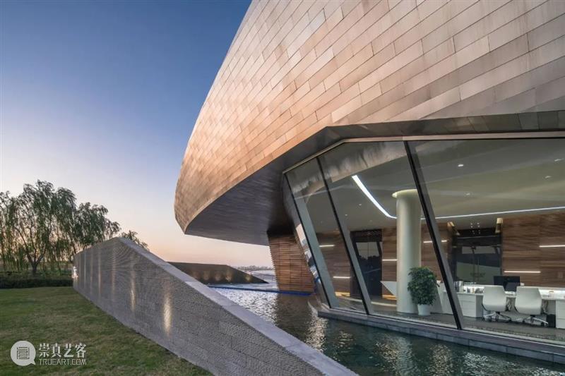7000块不锈钢板，凯迪拉克上海品牌空间 / Gensler 上海 凯迪拉克 Gensler 品牌 空间 不锈钢板 项目 中国 分部 访客 崇真艺客