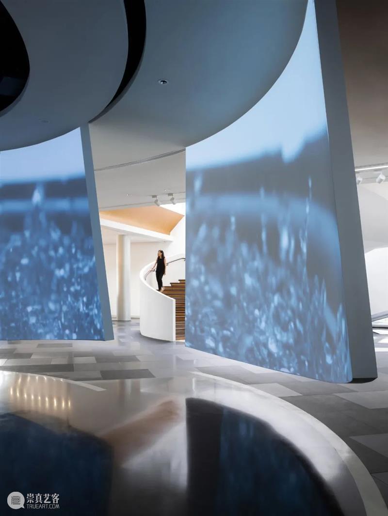 7000块不锈钢板，凯迪拉克上海品牌空间 / Gensler 上海 凯迪拉克 Gensler 品牌 空间 不锈钢板 项目 中国 分部 访客 崇真艺客