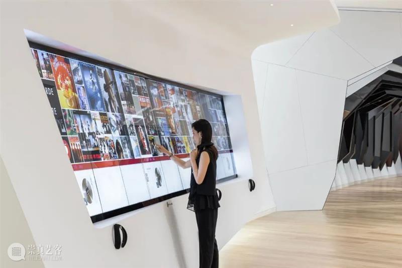 7000块不锈钢板，凯迪拉克上海品牌空间 / Gensler 上海 凯迪拉克 Gensler 品牌 空间 不锈钢板 项目 中国 分部 访客 崇真艺客