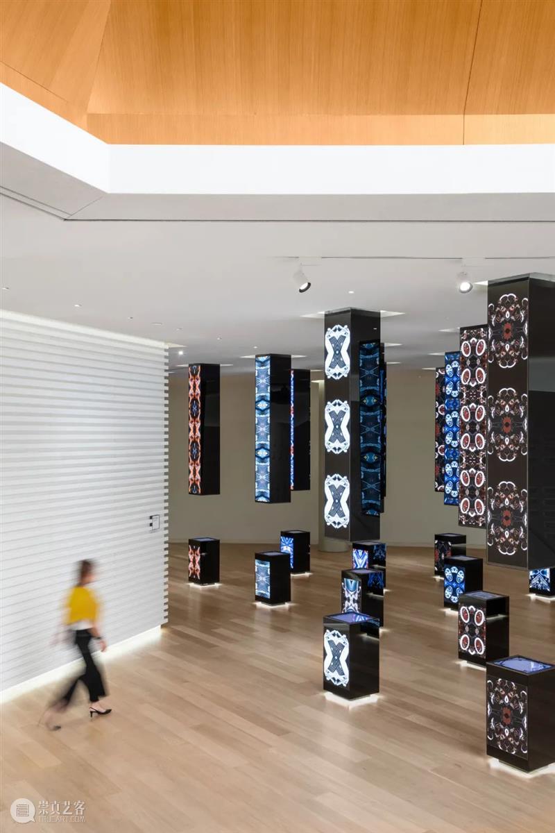 7000块不锈钢板，凯迪拉克上海品牌空间 / Gensler 上海 凯迪拉克 Gensler 品牌 空间 不锈钢板 项目 中国 分部 访客 崇真艺客