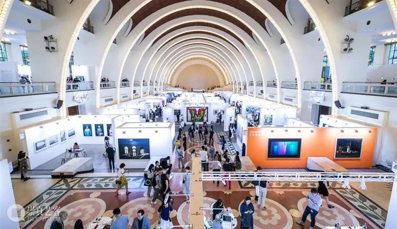 2021 PHOTOFAIRS | 曹澍个人项目 | 蜂巢当代艺术中心 Booth: B01 曹澍 蜂巢 当代 艺术 中心 PHOTOFAIRS 个人 项目 Booth 散步模拟 崇真艺客