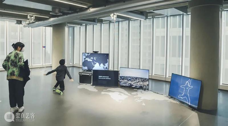 2021 PHOTOFAIRS | 曹澍个人项目 | 蜂巢当代艺术中心 Booth: B01 曹澍 蜂巢 当代 艺术 中心 PHOTOFAIRS 个人 项目 Booth 散步模拟 崇真艺客