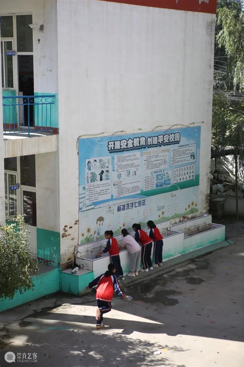 艺术支教 │“爱的启蒙”走进釜山小学——当博物馆艺术来到乡村孩子们面前的时候 艺术 博物馆 孩子们 釜山小学 乡村 面前 时候 日前 爱的启蒙 主题 崇真艺客