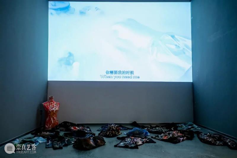 XÙN解读 | 艺术家罗苇的世界：由暗到明，在“我“之中 视频资讯 巽美术馆 世界 艺术家 罗苇 XùN 以来 理性 灵性 光芒 上帝 心灵 崇真艺客
