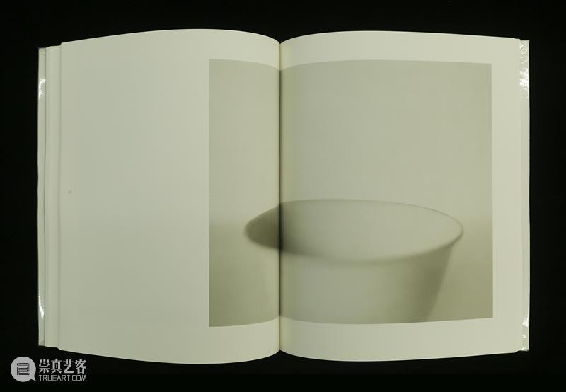 【摄影书】翻阅11本画册，了解具本昌的摄影 画册 具本昌摄影展 北京 三影堂 三影堂艺术商店 线上 微店 以来 艺术家 工作室 崇真艺客