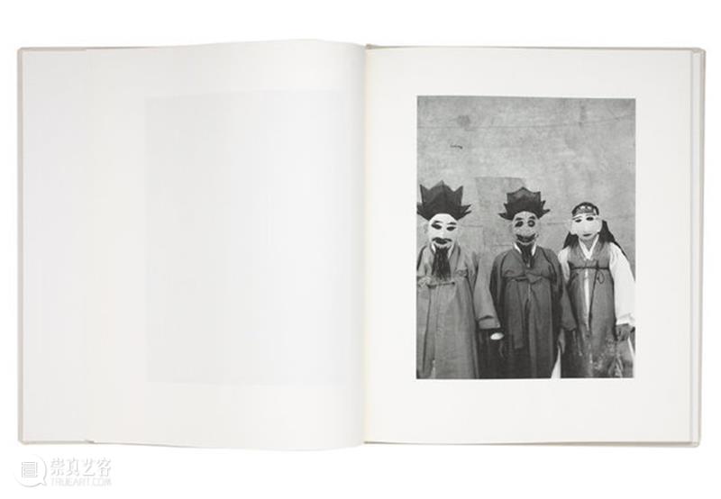 【摄影书】翻阅11本画册，了解具本昌的摄影 画册 具本昌摄影展 北京 三影堂 三影堂艺术商店 线上 微店 以来 艺术家 工作室 崇真艺客