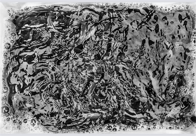 【摄影书】翻阅11本画册，了解具本昌的摄影 画册 具本昌摄影展 北京 三影堂 三影堂艺术商店 线上 微店 以来 艺术家 工作室 崇真艺客