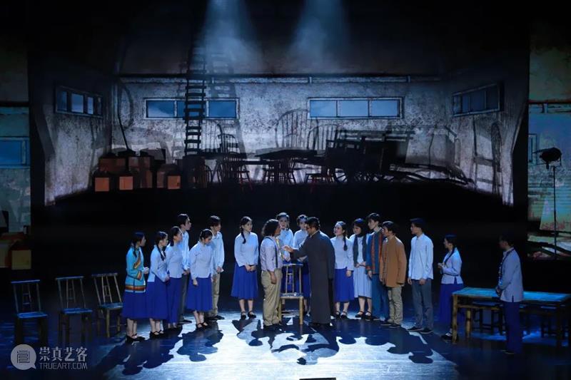 惠民价全场99元!话剧《烽火学堂》巡演归来,追寻教育先师足迹 广东艺术剧院 先师 足迹 话剧 烽火学堂 全场 惠民价 广东省文化和旅游厅 广东省演出有限公司 广东省 中国共产党 崇真艺客