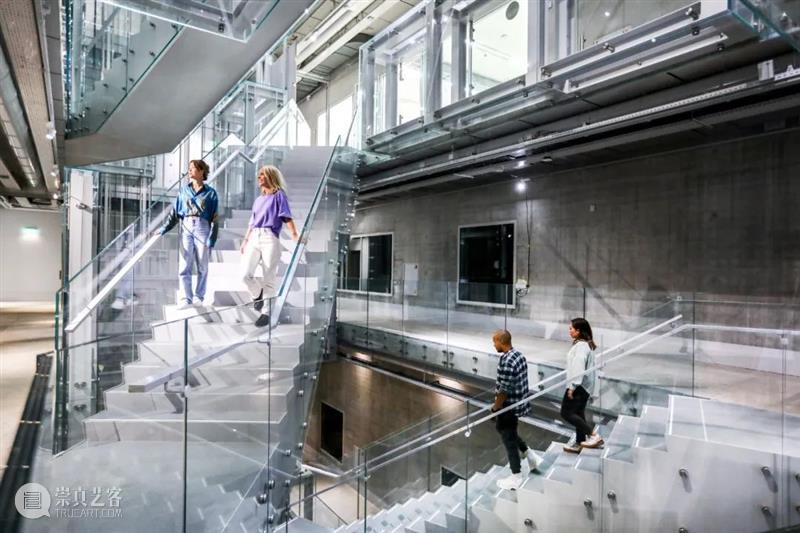 MVRDV‘不锈钢大碗’开放,Depot 艺术仓库室内曝光 崇真艺客