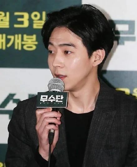 国产剧《三体》首曝预告;盖尔加朵饰演《白雪公主》恶毒皇后 三体 盖尔 加朵 白雪公主 恶毒皇后 影视 好剧 小豆 资讯 豆瓣 崇真艺客