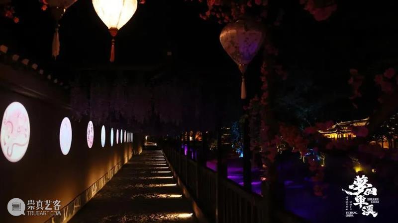 大型行浸式山水夜游演艺秀《梦回车溪》，沉浸演艺在地文化之美 山水 夜游演艺秀 梦回车溪 文化 演艺 背景 舞台 荆荆恩 峡谷 自然 崇真艺客
