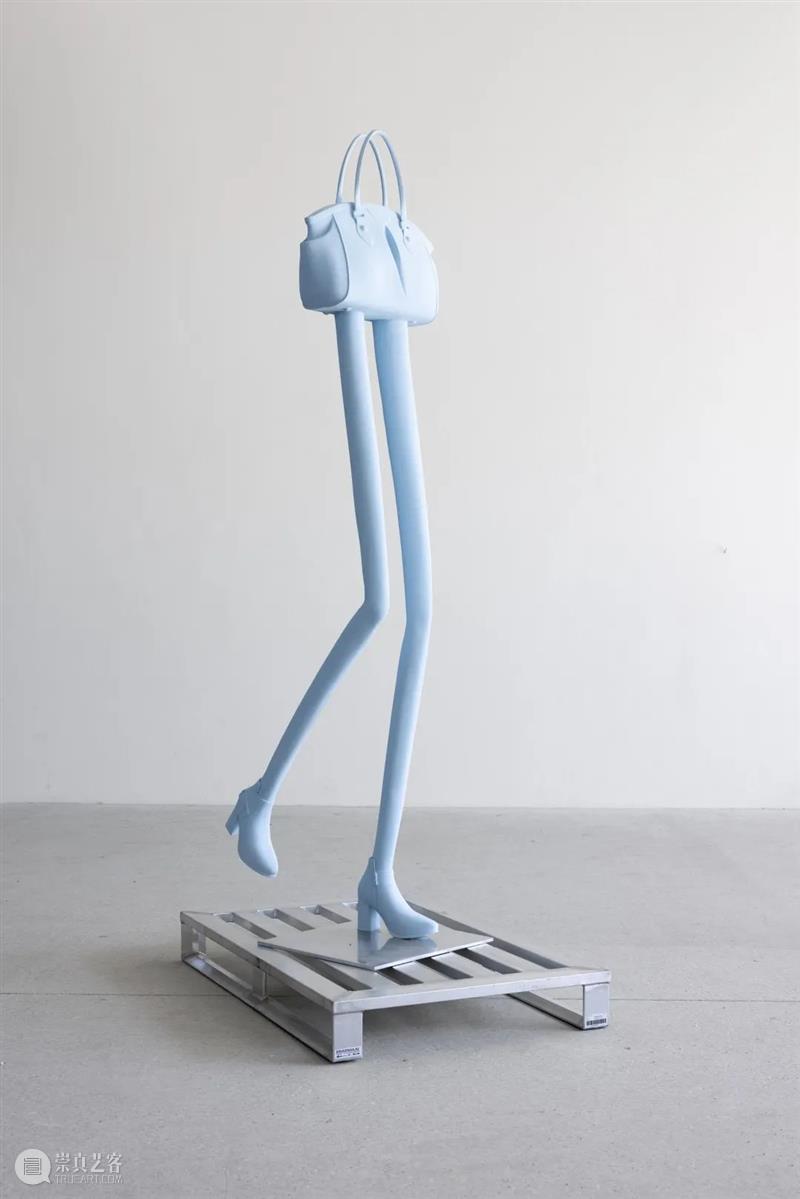 西岸艺博会作品赏析 | 欧文·沃姆(Erwin Wurm) 欧文 沃姆 Wurm 作品 西岸艺博会 WURM 踏步 手提包 雕塑 Step 崇真艺客