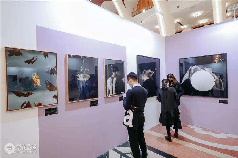 多图预警 | 2021影像艺术博览会现场看点大追踪 影像 博览会 艺术 现场 上海艺术博览会 首日 伙伴 保时捷 副总裁 首席 崇真艺客
