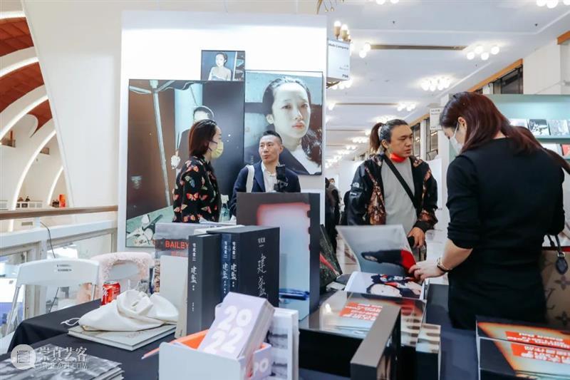 多图预警 | 2021影像艺术博览会现场看点大追踪 影像 博览会 艺术 现场 上海艺术博览会 首日 伙伴 保时捷 副总裁 首席 崇真艺客