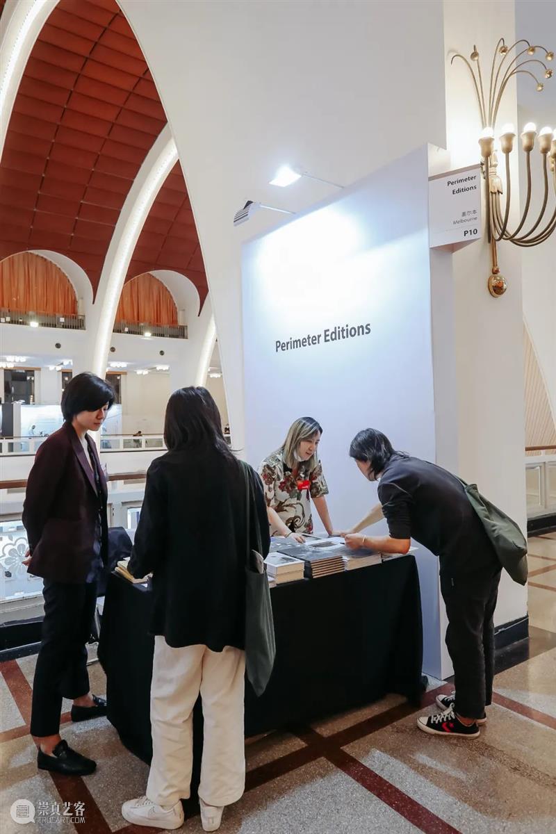 多图预警 | 2021影像艺术博览会现场看点大追踪 影像 博览会 艺术 现场 上海艺术博览会 首日 伙伴 保时捷 副总裁 首席 崇真艺客