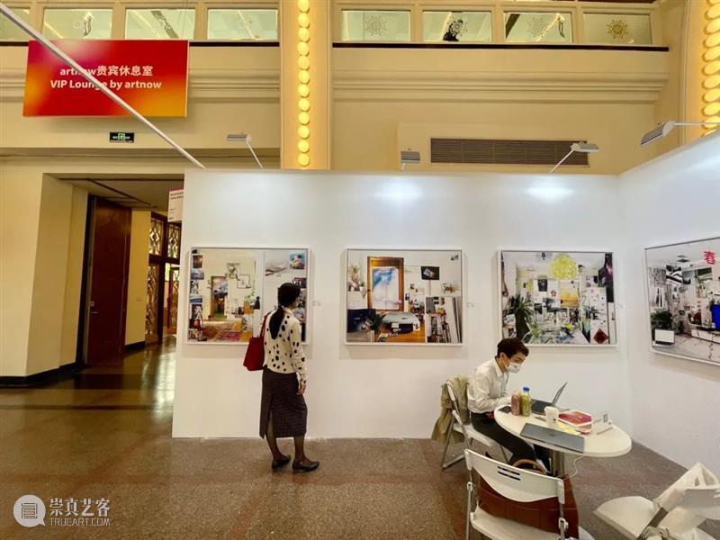PHOTOFAIRS展览现场｜马海伦将参加明日公众论坛 现场 马海伦 论坛 PHOTO FAIRS 公众 影像 上海艺术博览会 图片 高台 崇真艺客