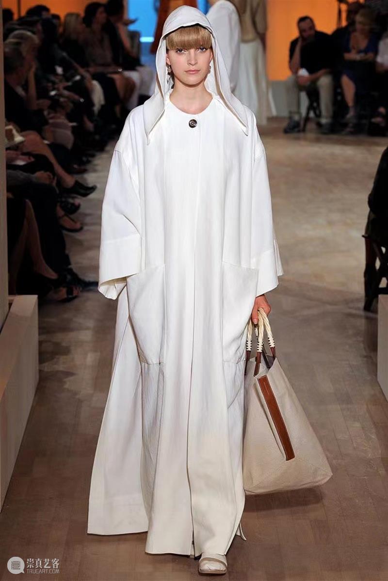 【IFA-艺术赏析】Christopher Lemaire | 衣着不应该是社交工具，它应该臣服于人的个性 Lemaire 艺术 IFA 衣着 社交 工具 个性 时尚 想象力 媒体 崇真艺客