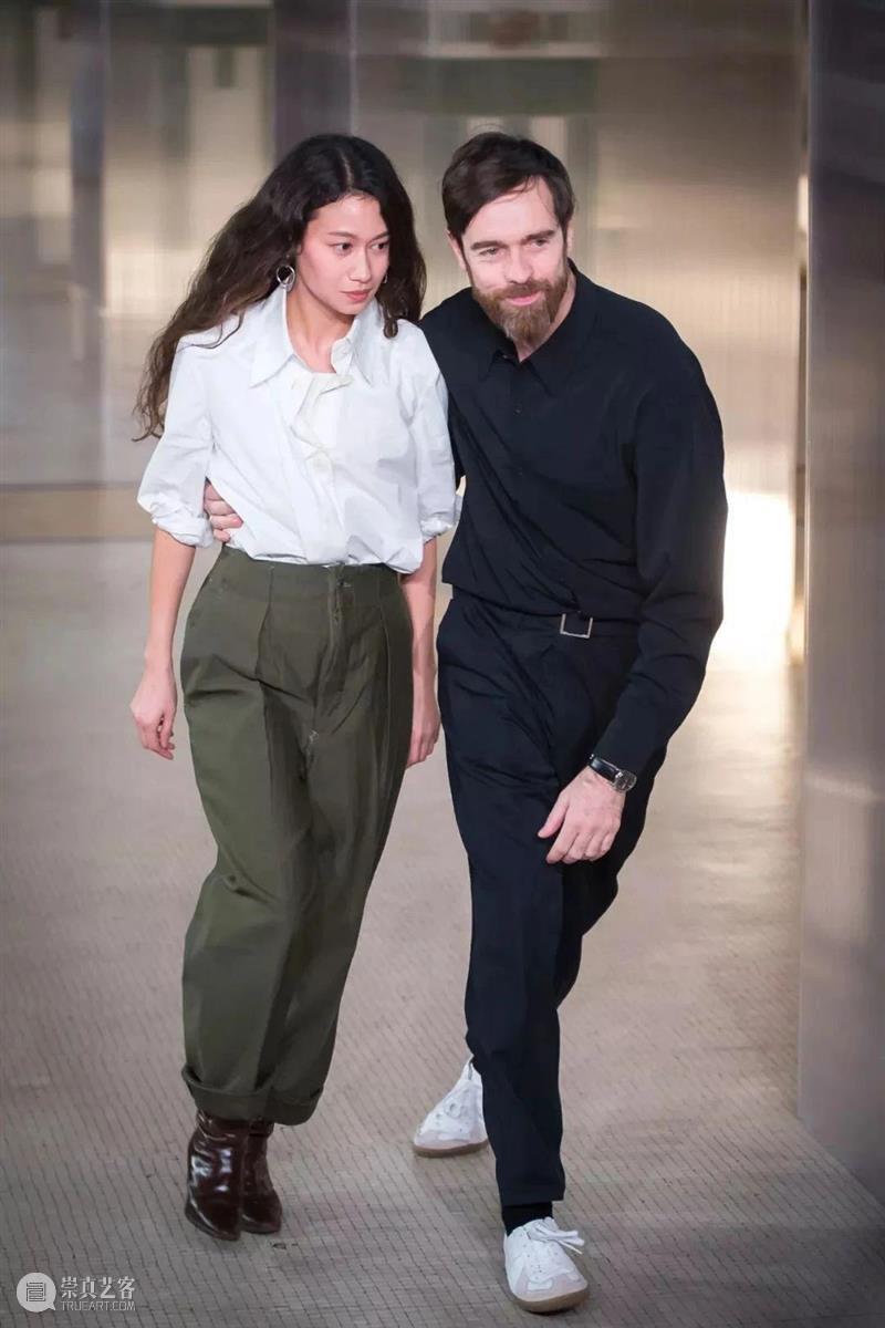 【IFA-艺术赏析】Christopher Lemaire | 衣着不应该是社交工具，它应该臣服于人的个性 Lemaire 艺术 IFA 衣着 社交 工具 个性 时尚 想象力 媒体 崇真艺客