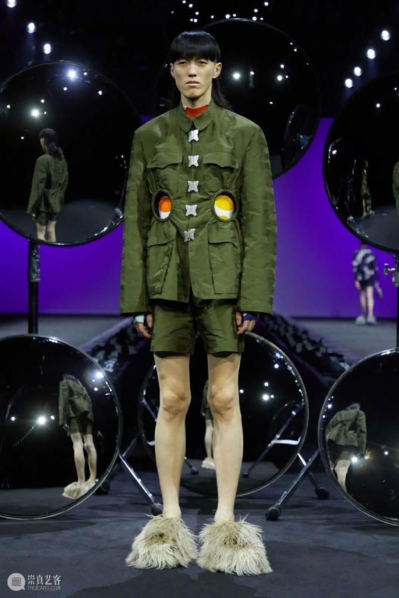 服饰丨“众生相” 集结,将传统⼯艺美学应⽤到当代时尚语⾔中 美学 服饰 众生 ?艺 时尚 上方 中国舞台美术学会 右上 星标 本文 崇真艺客