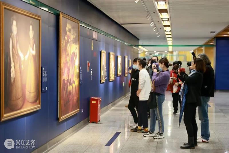 上海地铁里的艺术展 普拉多国家博物馆首次以原尺幅复制品形式亮相 热点聚焦 塞万提斯图书馆 地铁遇见普拉多 龙华中路地铁站 上海地铁 复制品 西班牙普拉多国家博物馆 宫娥 崇真艺客