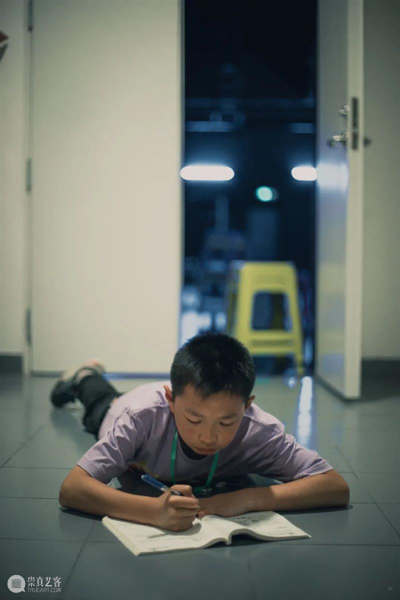 即将上演|10岁少年登台《这街4》决赛,你早在国舞剧场舞台上见过他 剧场 决赛 舞台 少年 街舞 冠军 日本 元老级 popping 舞者 崇真艺客