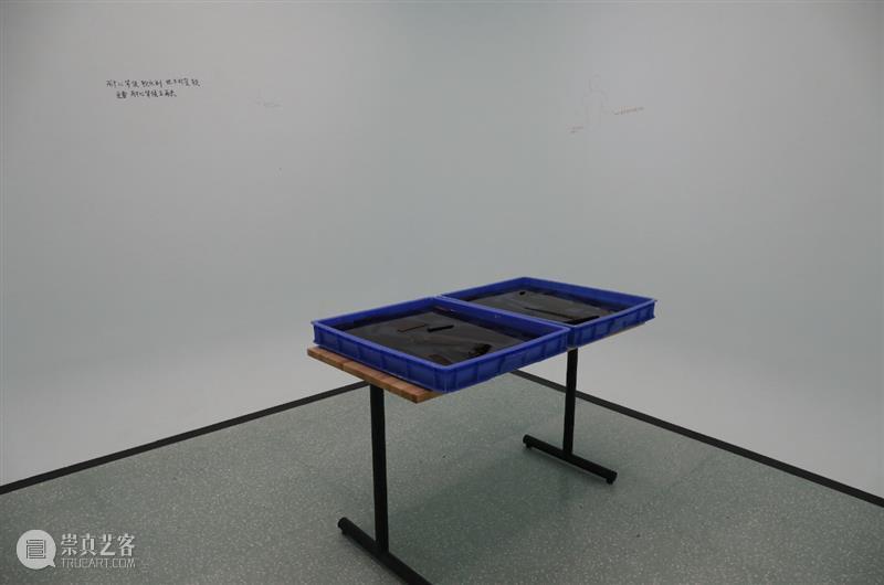 艺术家对谈 | 穿越时间的虚无，感知真实的自我 艺术家 时间 当前 exhibition 天地 Artist 刘家 Jiadong 地址 Venue 崇真艺客