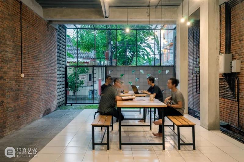 随机铺砖，二元宿舍 / AndyrahmanArchitect 宿舍 Hasan二元 部分 事物 物品 寄宿公寓 建筑 业主 外观 公寓 崇真艺客