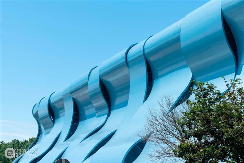 最直接改造立面外观及通风，外挂复合板 STACBON｜ArchDaily 材料 立面 复合板 材料 外观 外挂 制造商 BOND 建筑 外界 气候 崇真艺客