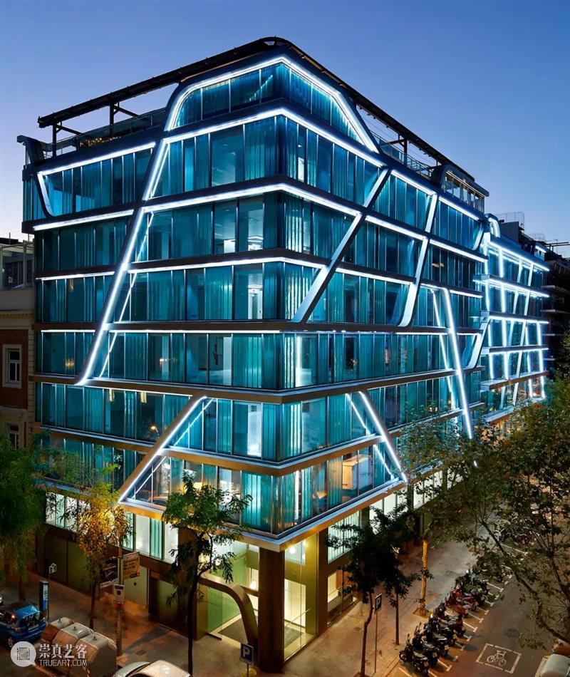 最直接改造立面外观及通风，外挂复合板 STACBON｜ArchDaily 材料 立面 复合板 材料 外观 外挂 制造商 BOND 建筑 外界 气候 崇真艺客
