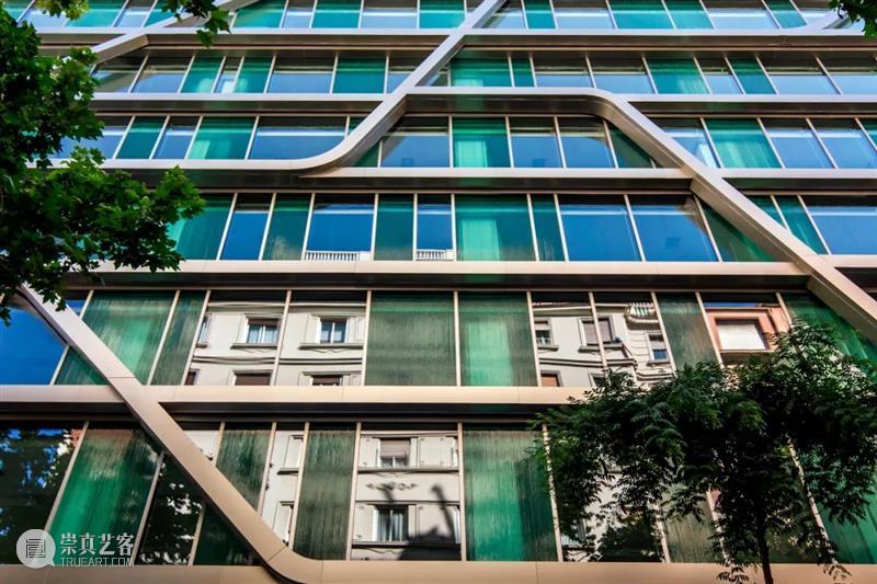 最直接改造立面外观及通风，外挂复合板 STACBON｜ArchDaily 材料 立面 复合板 材料 外观 外挂 制造商 BOND 建筑 外界 气候 崇真艺客