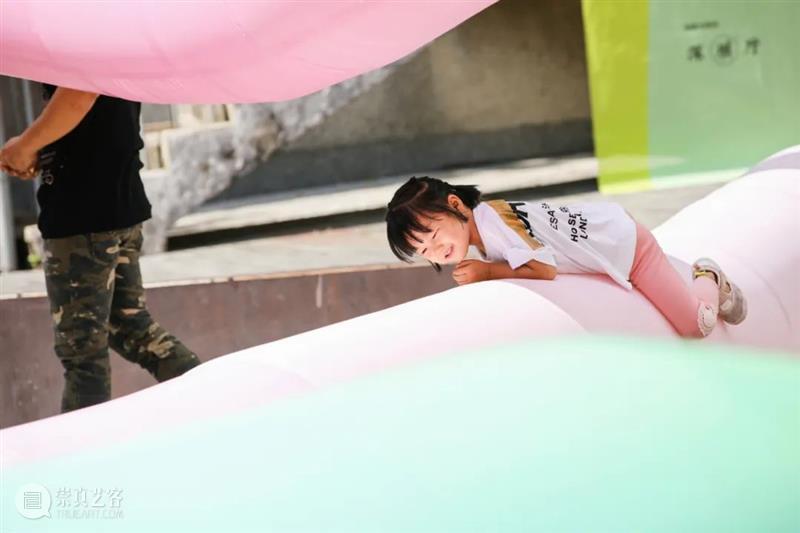 开幕回顾|2021 OCT-LOFT公共艺术展用色彩开启暖冬 OCT LOFT 艺术展 色彩 暖冬 窗户 艺术家 华侨城创意文化园 人文 环境 崇真艺客