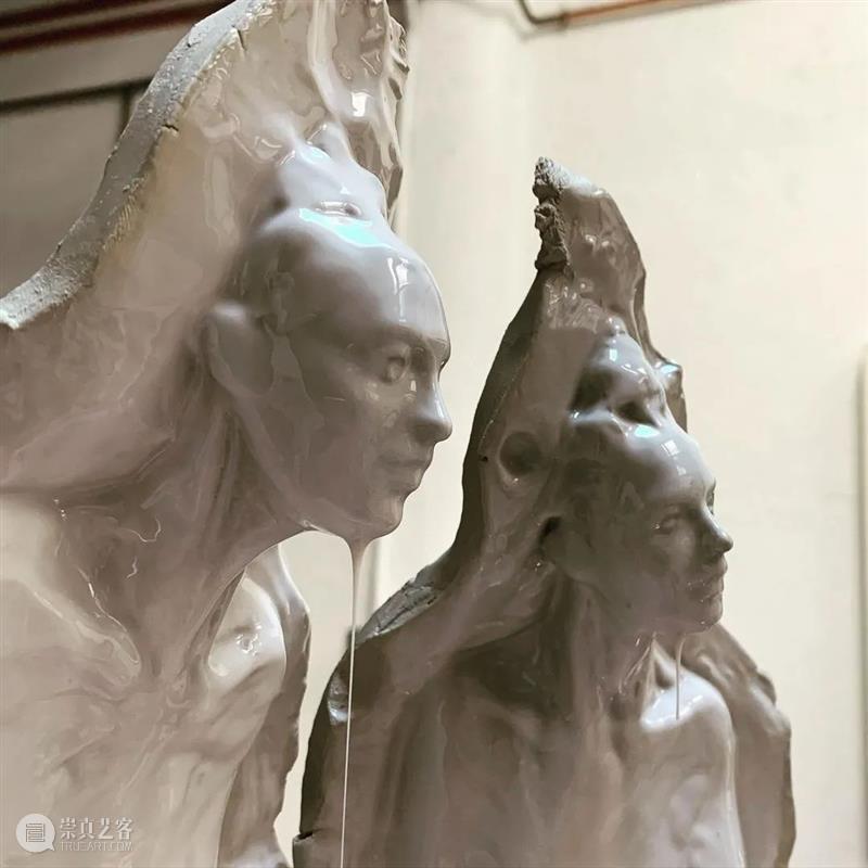 她的雕塑作品非常不一样，有个性有格调，深入人心 ！ 雕塑 作品 个性 格调 END 崇真艺客