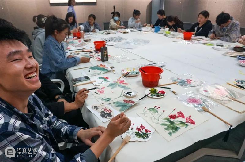 公益扇绘活动回顾：无声活色—《绣羽衔花》系列公共教育活动 活动 活色 公益 扇绘 绣羽衔花 系列 AMNUA 教育 全国美术馆馆藏 精品 崇真艺客