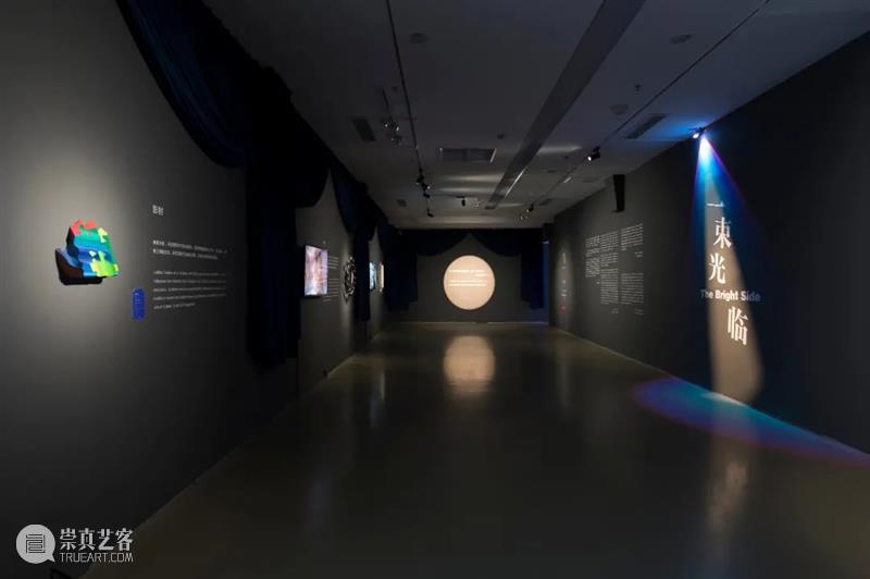 新展开幕丨一束光临：中法艺术家重释光的艺术 艺术 中法 艺术家 新展 舞台 今日美术馆 帷幕 彭勇 欧阳苏龙 列思 崇真艺客
