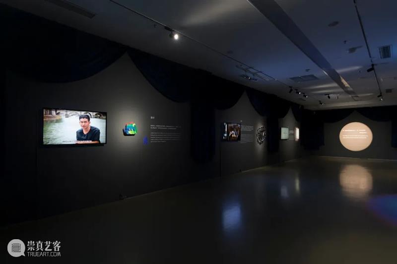 新展开幕丨一束光临：中法艺术家重释光的艺术 艺术 中法 艺术家 新展 舞台 今日美术馆 帷幕 彭勇 欧阳苏龙 列思 崇真艺客