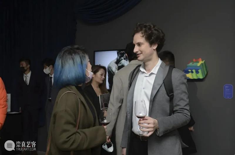 新展开幕丨一束光临：中法艺术家重释光的艺术 艺术 中法 艺术家 新展 舞台 今日美术馆 帷幕 彭勇 欧阳苏龙 列思 崇真艺客