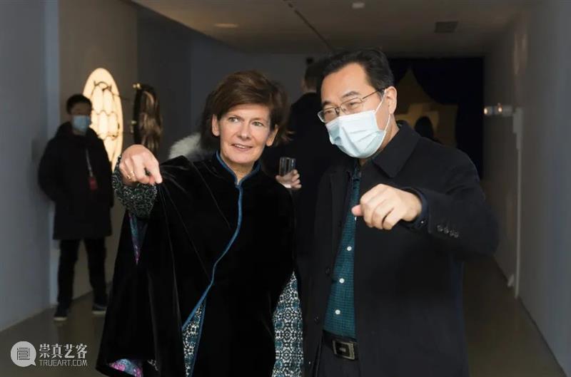 新展开幕丨一束光临：中法艺术家重释光的艺术 艺术 中法 艺术家 新展 舞台 今日美术馆 帷幕 彭勇 欧阳苏龙 列思 崇真艺客