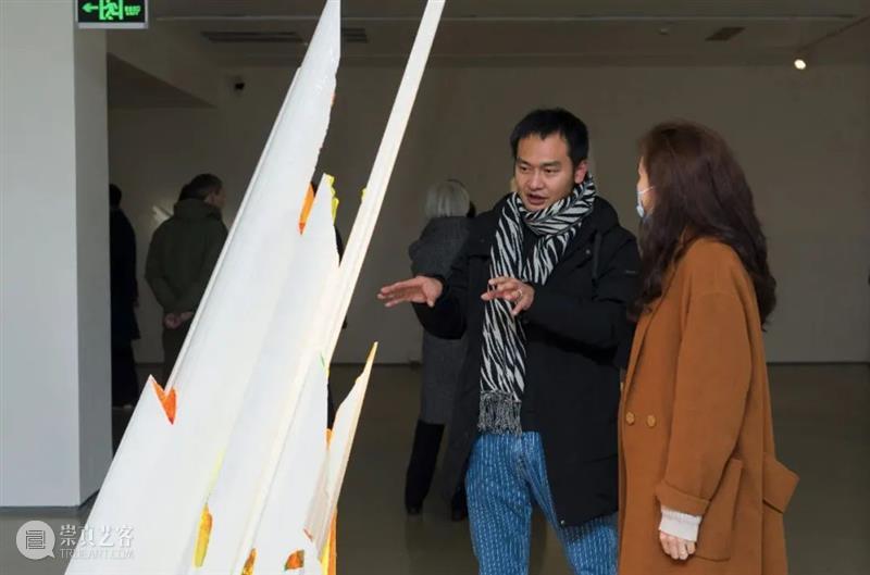 新展开幕丨一束光临：中法艺术家重释光的艺术 艺术 中法 艺术家 新展 舞台 今日美术馆 帷幕 彭勇 欧阳苏龙 列思 崇真艺客