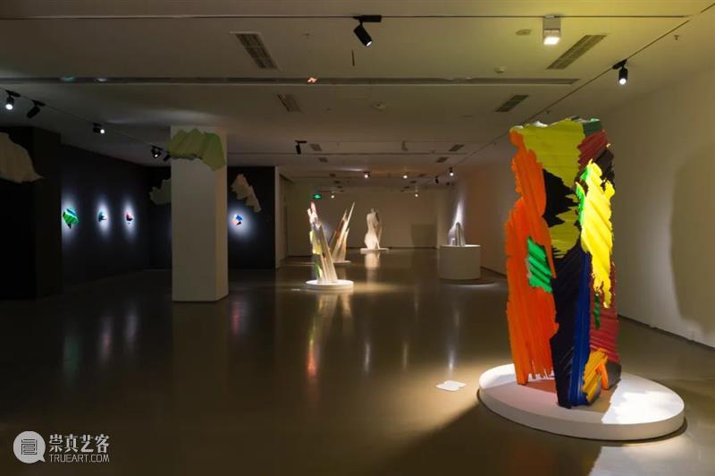 新展开幕丨一束光临：中法艺术家重释光的艺术 艺术 中法 艺术家 新展 舞台 今日美术馆 帷幕 彭勇 欧阳苏龙 列思 崇真艺客