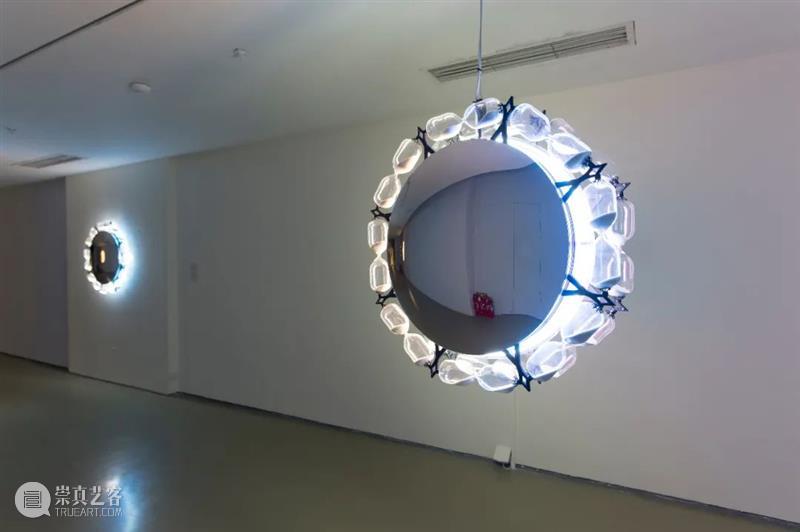 新展开幕丨一束光临：中法艺术家重释光的艺术 艺术 中法 艺术家 新展 舞台 今日美术馆 帷幕 彭勇 欧阳苏龙 列思 崇真艺客