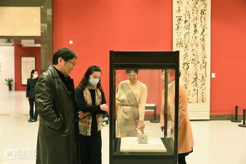 致敬美德嘉行，“西泠印社社藏捐赠菁华展”启幕 西泠印社 菁华展 美德 嘉行 美德嘉行 浙江展览馆一楼 帷幕 以来 印社 赠物 崇真艺客