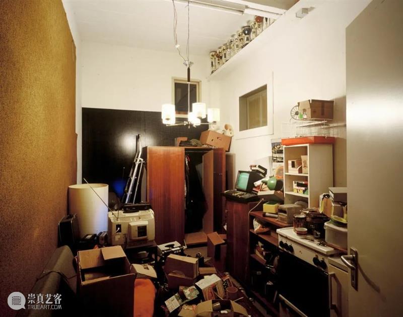 同行/用事实进行创作 | Christoph Büchel Christoph Büchel 事实 同行 现实 装置 概念 项目 倾向 于强烈 崇真艺客