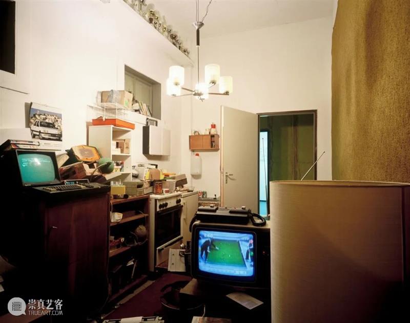 同行/用事实进行创作 | Christoph Büchel Christoph Büchel 事实 同行 现实 装置 概念 项目 倾向 于强烈 崇真艺客