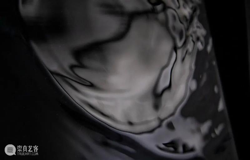 沈烈毅：液态——2021上海当代艺术展 参展艺术家 沈烈毅 艺术家 艺术展 上海 液态 展馆 临港 当代美术馆 滴水 湖光 崇真艺客