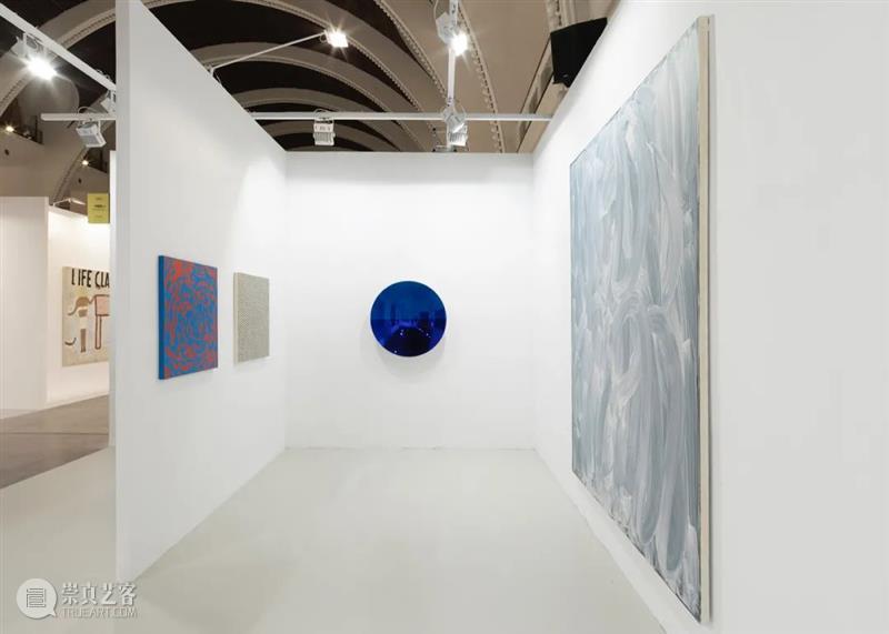 ART021现场｜卡迈勒 · 梅隆赫画廊在上海廿一当代艺术博览会的展位现场  kamel mennour 卡迈勒 梅隆赫 画廊 展位 现场 艺术 博览会 上海 廿一 Photo 崇真艺客